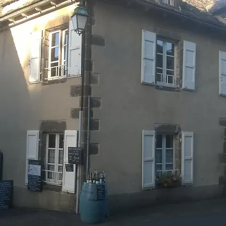 Chambre D'hotes La Maison De Barrouze Bed and Breakfast Salers
